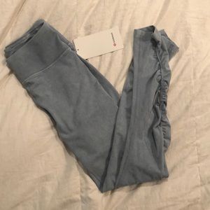 Lululemon : inner glow tights 28”